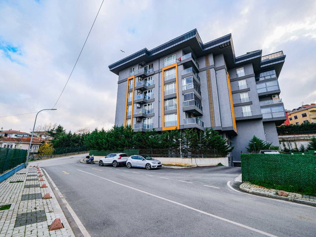ÇENGELKÖY BAHÇELİEVLER’DE 187 M² BRÜT | 150 M² NET | 3+1 | İSKANLI | OTOPARKLI ARAKAT SATILIK DAİRE