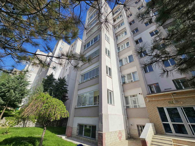 ELVANKENT OĞUZLAR MAHALLESİNDE SİTE İÇERİSİNDE BOŞ UYGUN FİYATLI DAİRE