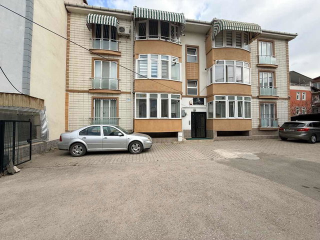 İZMİT YEŞİLOVA'DA MERKEZİ KONUMDA KİRALIK 2+1 DAİRE