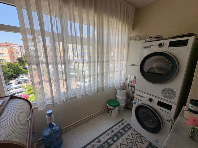 ÜMRANİYE İKBAL CADDESİ BUTİK SİTE İÇERİSİNDE KİRA GETİRİLİ GENİŞ 3+1
