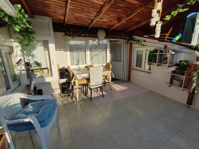 BAĞCILAR YAVUZSELİMDE ULAŞIMI KOLAY 3+1 ÇATI KATI SATILIK DAİRE!
