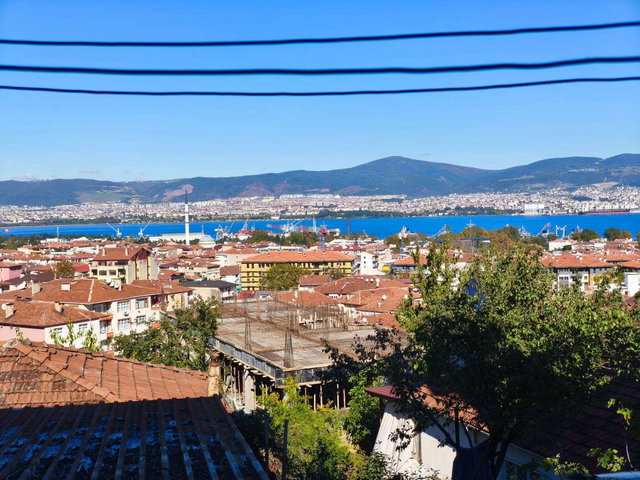 REMAX NATURAL'DEN ŞEHİTLER MAHALLESİNDE ÜÇ KATLI KOMPLE BİNA