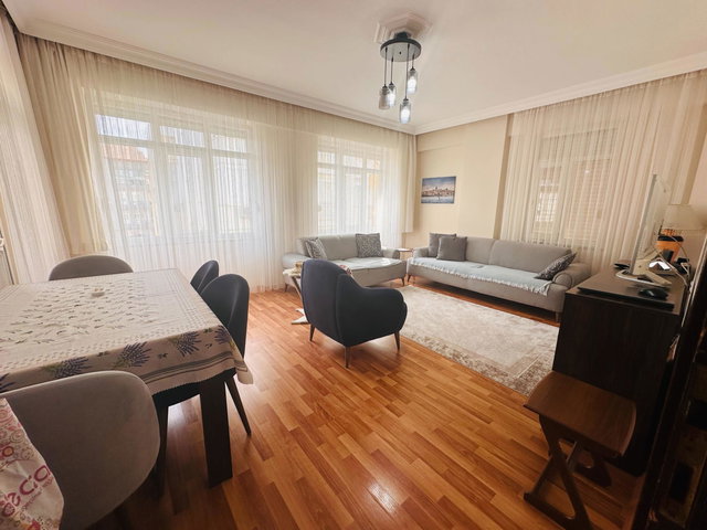 BAHÇELİEVLERDE ARA KAT GALARAJLI GENİŞ 3+1 SATILIK DAİRE
