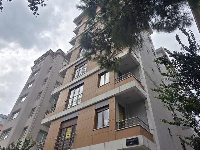 KOZYATAĞI SARIKANARYA SOKAK METROYA YAKIN 3+1 BALKONLU SATILIK