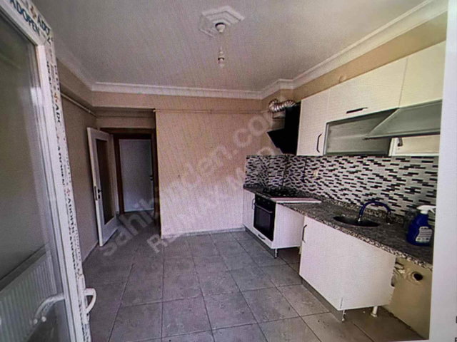 YAYLAPINARI CADDESİ ATEŞ ÇİÇEGİ SOKAK 2+1 KİRALIK DAİRE