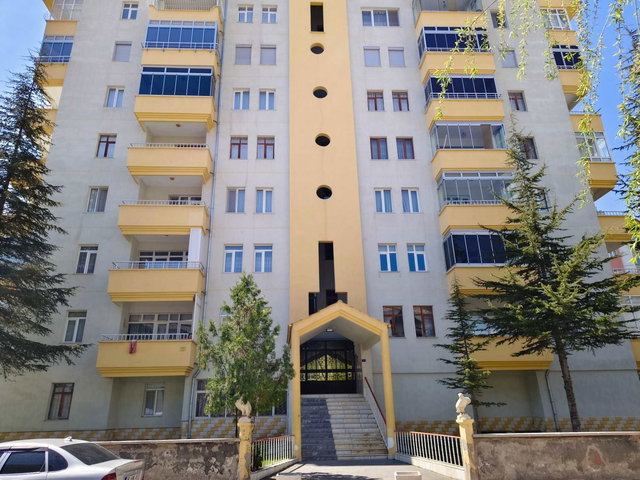HAVAALANI YOLU ÜZERİNDE ÇOK İYİ KONUMLU DUBLEKS DAİRE