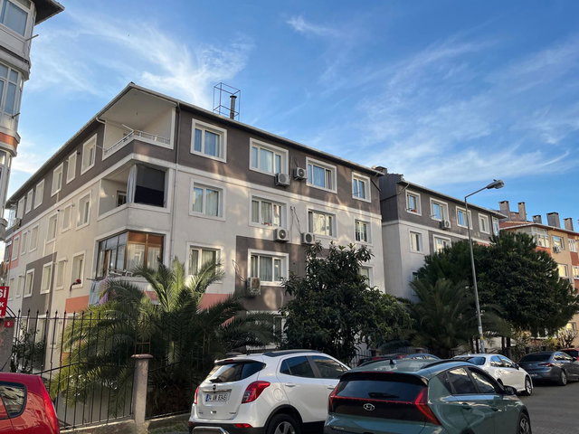 YENİBOSNA RADAR ÖZDURU SİTESİ SATILIK YATIRIMLIK 3+1 DAİRE