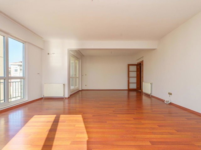 MERIT LIFE GÖL KONAKLARI 140 M2 AÇIK HAVUZ 3+1 ATAŞEHIR'E KOMŞU