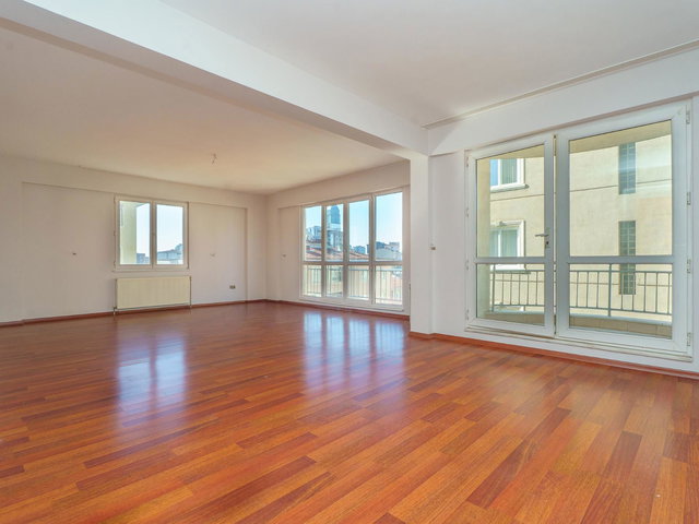 MERIT LIFE GÖL KONAKLARI 140 M2 AÇIK HAVUZ 3+1 ATAŞEHIR'E KOMŞU