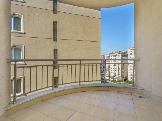 MERIT LIFE GÖL KONAKLARI 140 M2 AÇIK HAVUZ 3+1 ATAŞEHIR'E KOMŞU