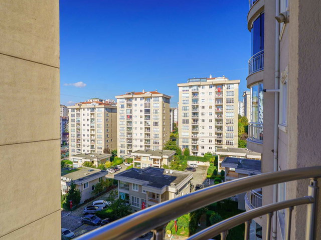 MERIT LIFE GÖL KONAKLARI 140 M2 AÇIK HAVUZ 3+1 ATAŞEHIR'E KOMŞU