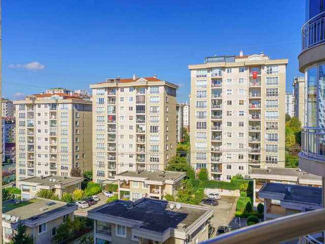 MERIT LIFE GÖL KONAKLARI 140 M2 AÇIK HAVUZ 3+1 ATAŞEHIR'E KOMŞU