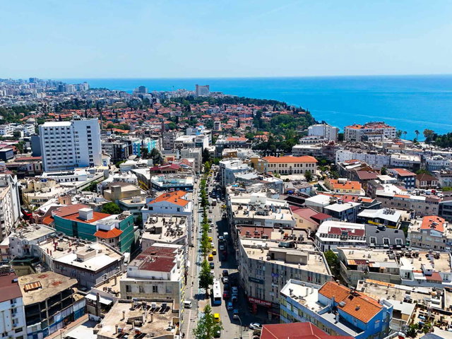 KALEIÇI VE CUMHURIYET MEYDANINA ADIM MESAFEDE TICARI TAPULU 1+1