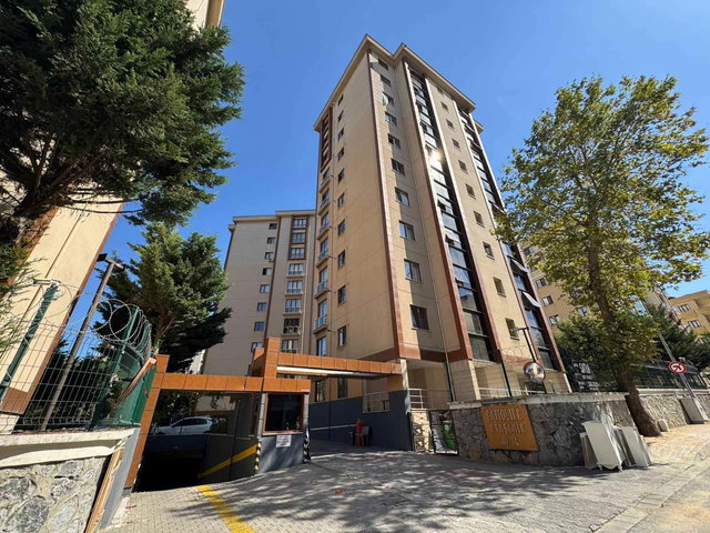 REMAX'DAN ATAŞEHİR EKMOLİFE SITESINDE İSKANLI E.BANYOLU BALKONLU