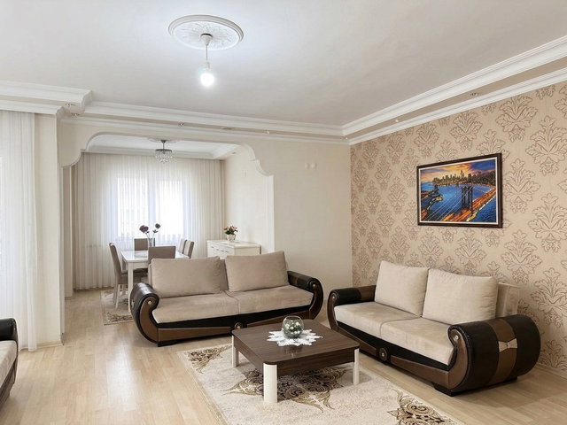 AYAZAĞA DOKTORLAR SİTESİNDE FIRSAT FİYATLI GENİŞ  3+1 DAİRE SATILIK.