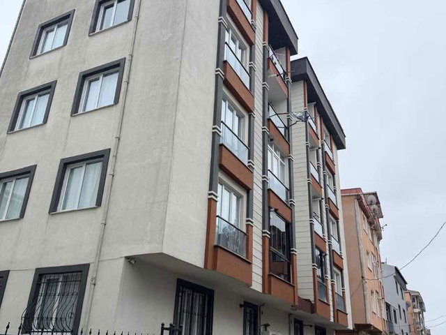 ÜMRANİYE ESENŞEHİR MAH METROYA YAKIN SATILIK ARA KAT 2+1 DAİRE!!