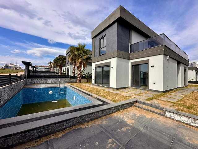 DIDIM EFELER SITE İÇINDE HAVUZLU SATILIK VILLA /REMAX ENBATI