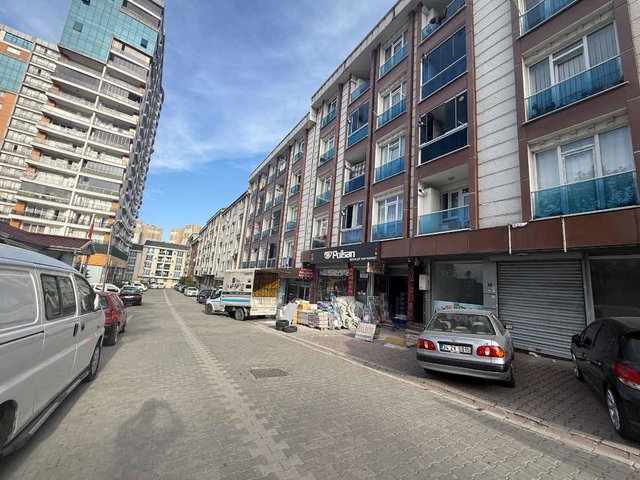 REMAX GELİŞİMDEN METROBÜSE YÜRÜME MESAFESİNDE KİRALIK 2+1 DAİRE