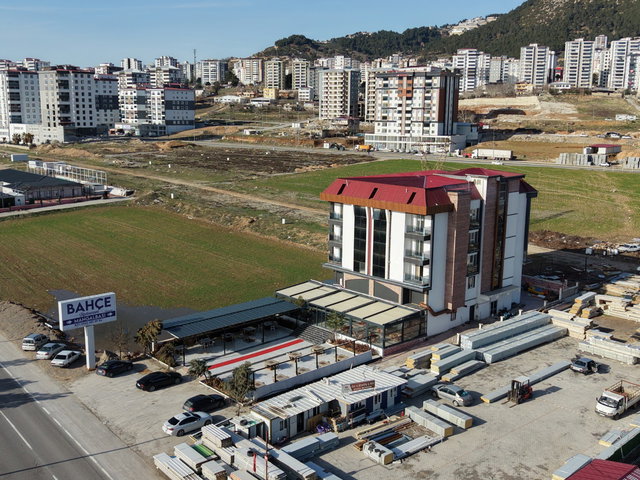 REMAX EDE'DEN ÜNİVERSİTE KARŞISI EŞYALI VE EŞYASIZ 1+1 DAİRE