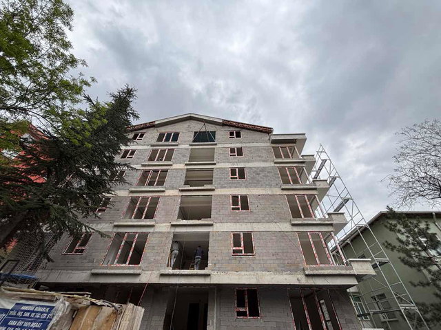 AYRANCI YEŞİLYURT SOKAKTA TEMMUZ AYINDA TESLİM SATILIK SIFIR 2+1 DAİRE
