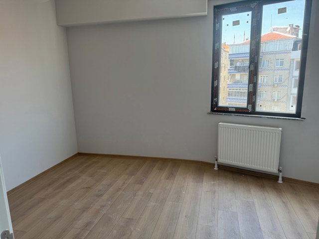 GÜNGÖREN MERKEZDE SIFIR BİNADA LÜKS 2+1 SATILIK DAİRE