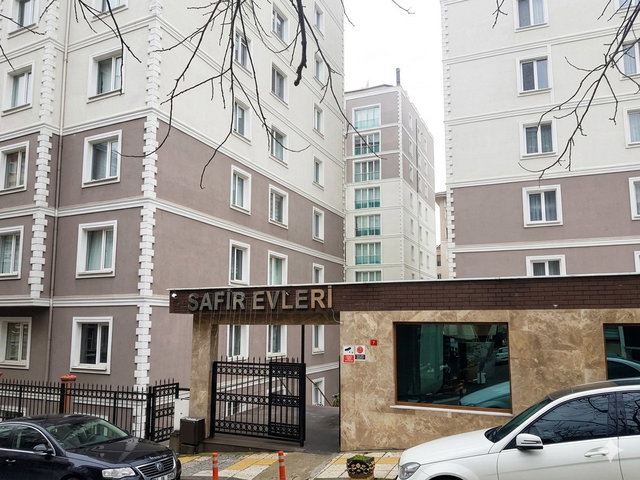 ATAŞEHİR SAFİR EVLERİ SİTESİNDE HAVUZ CEPHE 3+1 ARA KAT DAİRE