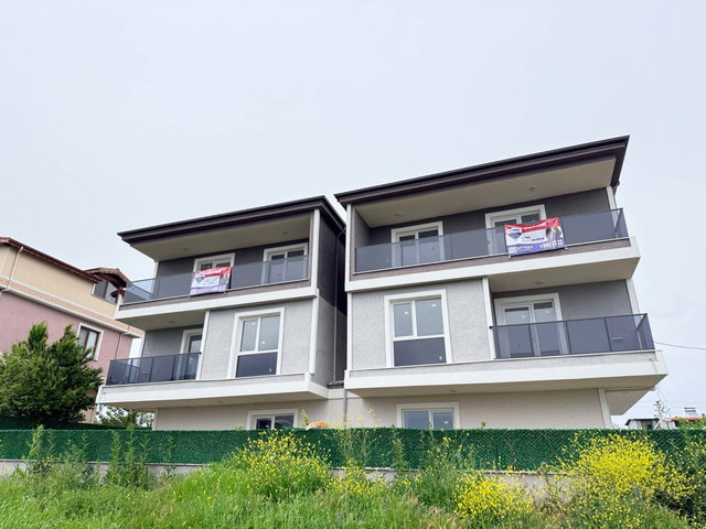 RE/MAX LAVANDADAN YENİÇİFTLİKDE 4+1 TRİPLEX SATILIK VİLLA