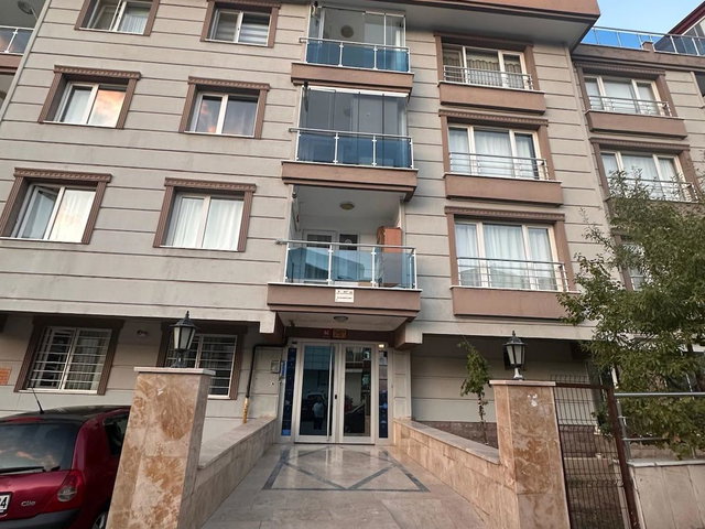 OKULLAR CADDESİNDE 3+1 YAPILI SATILIK DAİRE