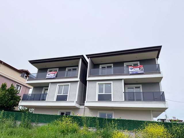 RE/MAX LAVANDADAN YENİÇİFTLİKTE 4+1 TRİPLEX SATILIK VİLLA