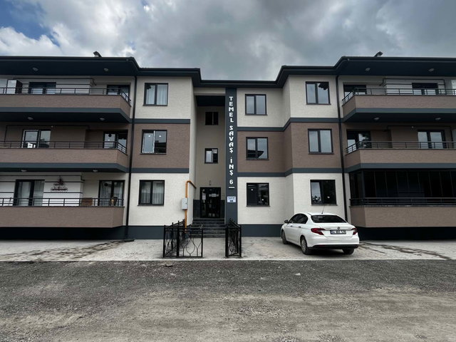 REMAX MAVİDEN HANLI MAH. 95 M2 ARAKAT SIFIR KİRALIK DAİRE