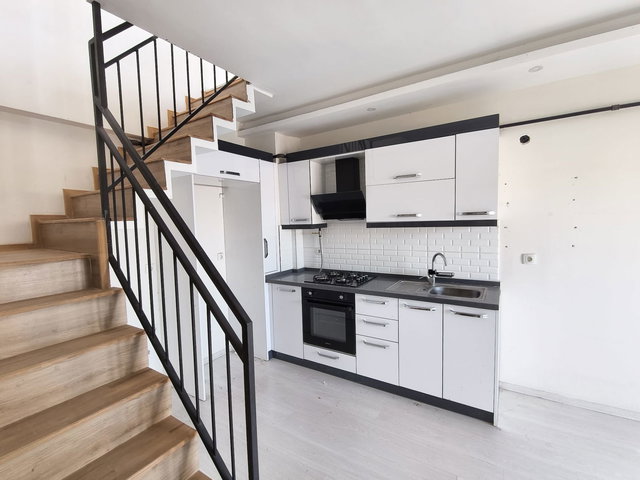 BORNOVA, MERKEZ, ERZENE MAHALLESİNDE 3+1 DUBLEKS, TERASLI, BALKONLU, DOĞALGAZLI SATILIK DAİRE