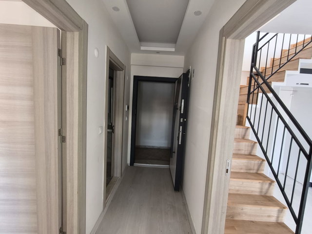 BORNOVA, MERKEZ, ERZENE MAHALLESİNDE 3+1 DUBLEKS, TERASLI, BALKONLU, DOĞALGAZLI SATILIK DAİRE