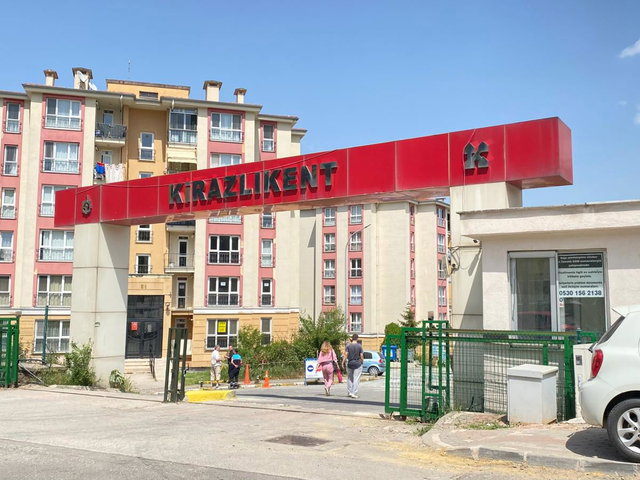 BAŞİSKELE KİRAZLIKENT SİTESİNDE 2+1 ARAKAT KİRALIK DAİRE