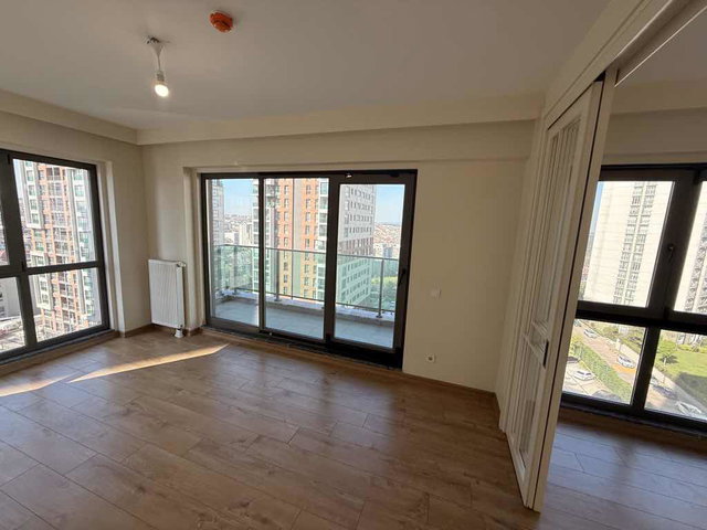 E80 OTOBANINA M7 METROYA YAKIN 7/24 GÜVENLİKLİ SİTEDE