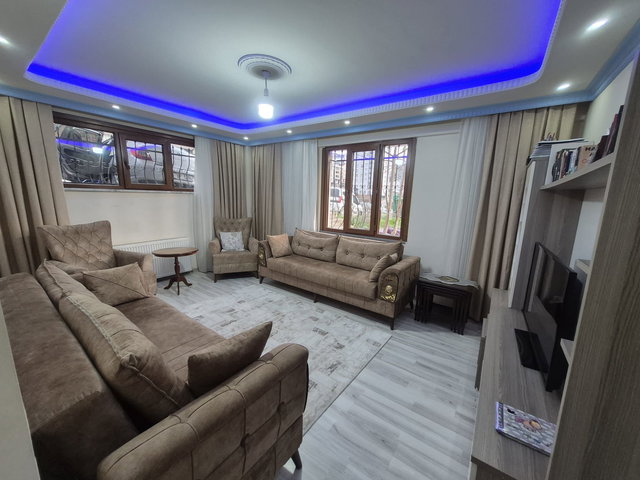 BAŞAKŞEHİR GÜVERCİNTEPE'DE SATILIK 3+1 BAHÇE KATI