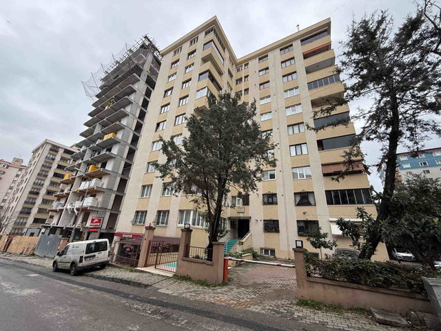 KARTAL UĞUR MUMCU'DA ÖN CEPHE ARA KAT SATILIK 3+1 DAIRE