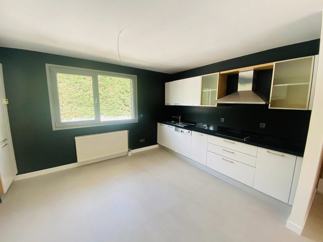 ÇEKMEKÖY KAYRA EVLERİ KOMPLE YENİLENMİŞ 3+1 185M2 ORMAN CEPHE