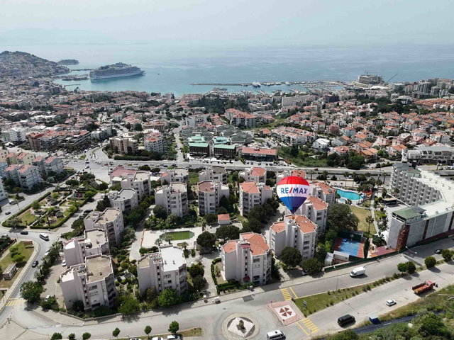 EGE MAH. BATI EGE YALIKENT SİTESİ'NDE  SATILIK 3+1 DAİRE