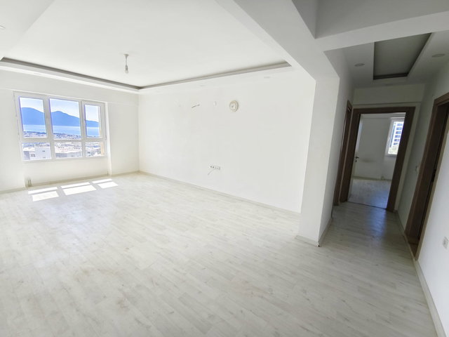 KUŞADASI UYDUKENT SALONDAN DENİZ MANZARALI ARA KAT MASRAFSIZ DAİRE