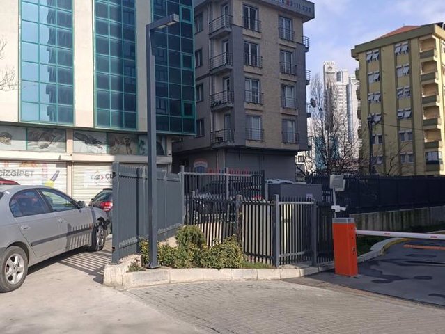 YAKACIK METROYA 100 METRE DENİZ MANZARALI SATILIK 2+2 DAİRE