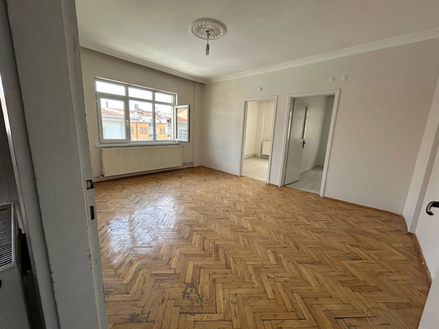 BELEDİYE KARŞISINDA 3+1 KULLANIMA HAZIR KİRALIK DAİRE