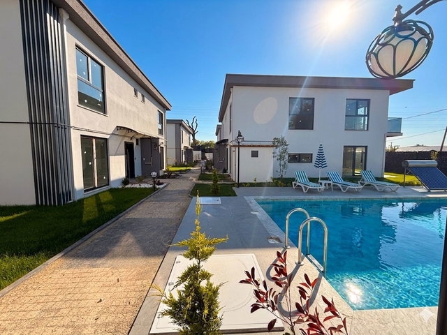 KOCAELİ KARTEPE SARIMEŞE SİTE İÇERİSİNDE SATILIK 4+1 LÜKS VİLLA