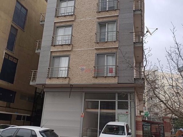 YAKACIK METRO DURAĞINA 100 METRE UZAKLIKTA SATILIK 1+1 DAİRE