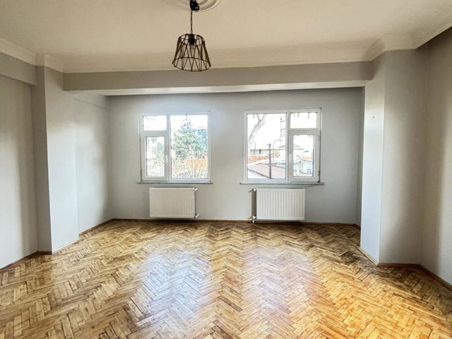 1313464230 ORTAKÖY DE YENILENMIŞ, BOĞAZ MANZARALI VE YILDIZ PARKA KOMŞU 2+1