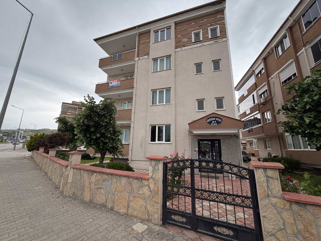 REMAX YAZ DAN ÇEVRE YOLU ÜSTÜ SATILIK DAİRE