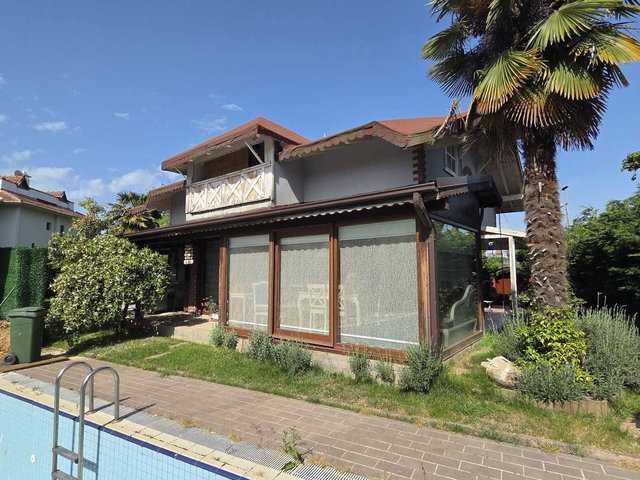 CAMİ MAHALLESİNDE MÜSTAKİL 3+2 SATILIK VİLLA