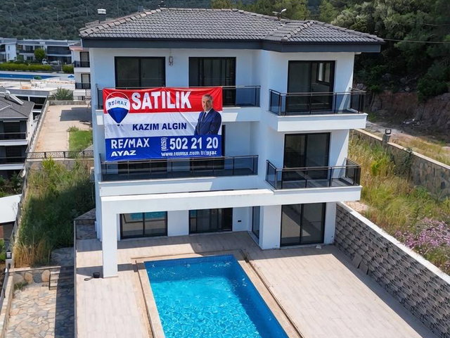 DIDIM AKBÜK‘TE 600 M² ARSA IÇERISINDE PANORAMIK DENIZ MANZARALI 5 + 1 VİLLA