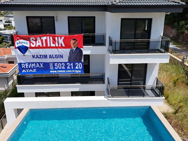 DIDIM AKBÜK‘TE 600 M² ARSA IÇERISINDE PANORAMIK DENIZ MANZARALI 5 + 1 VİLLA