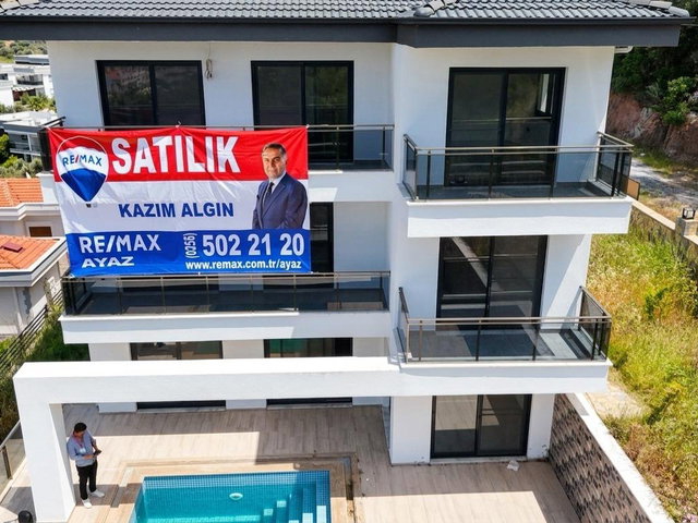 DIDIM AKBÜK‘TE 600 M² ARSA IÇERISINDE PANORAMIK DENIZ MANZARALI 5 + 1 VİLLA