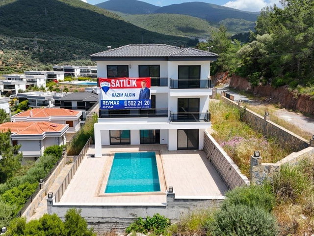 DIDIM AKBÜK‘TE 600 M² ARSA IÇERISINDE PANORAMIK DENIZ MANZARALI 5 + 1 VİLLA